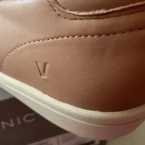Vionic 10W dress shoes New in Box - Picture 3 of 5
